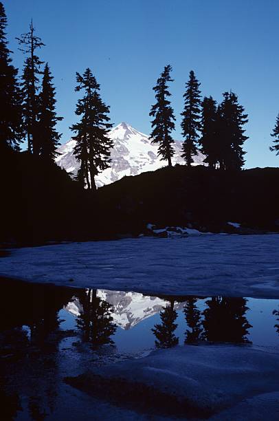 Glaciar pico, Washington, EUA e Lago - fotografia de stock