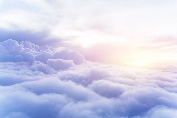 fondo soleado cielo - paisaje con nubes fotografías e imágenes de stock