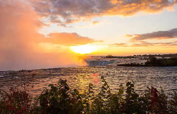 Photo of Horseshoe Falls at Sunrise