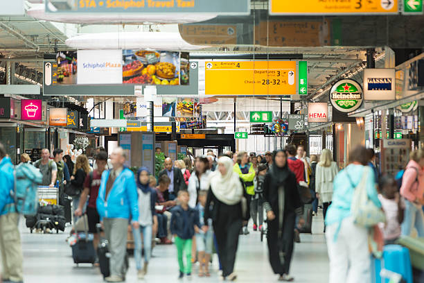 flughafen amsterdam schiphol - amsterdam airport stock-fotos und bilder