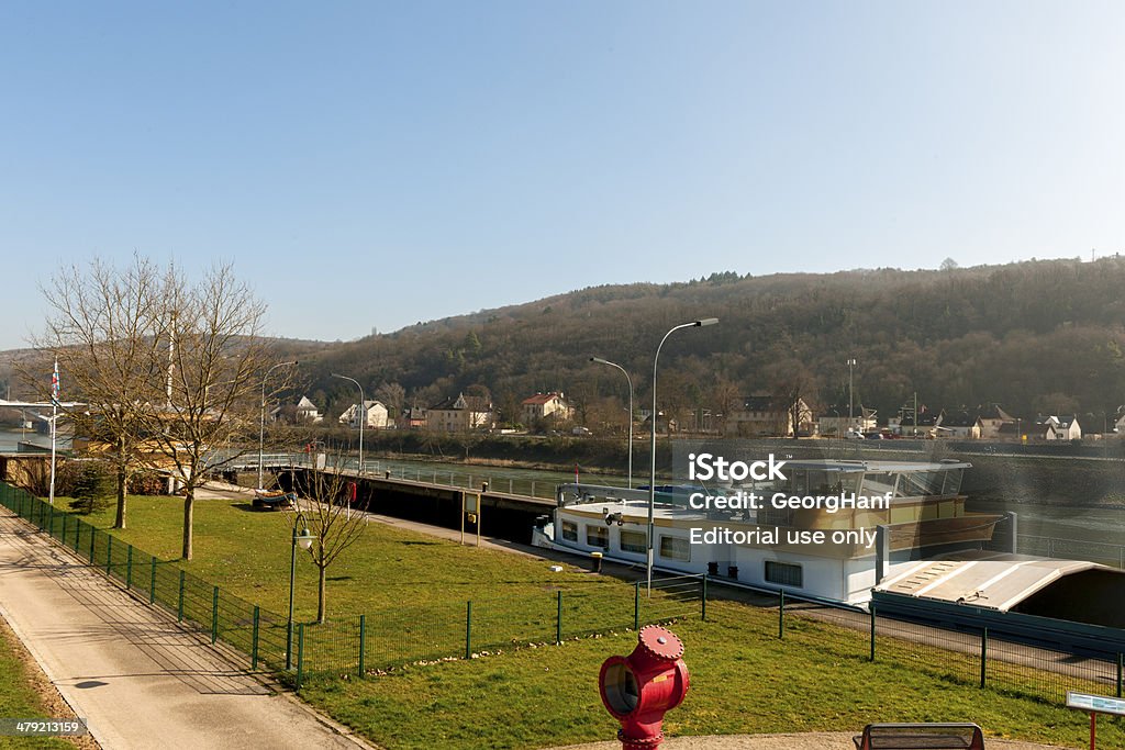 セールウィアーと運河ロック Grevenmacher ,ルクセンブルク - エディトリアルのロイヤリティフリーストックフォト