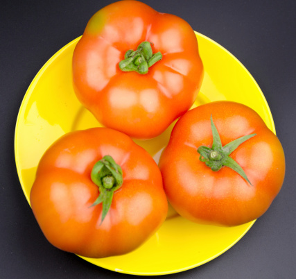 Variedad de frutas y verduras ： amarillo tomate cereza. photo