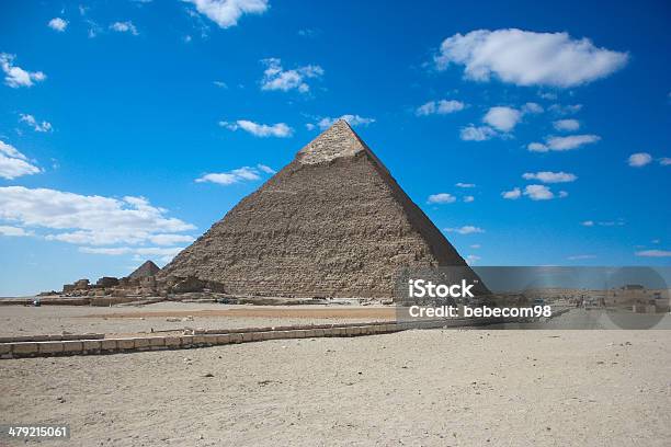Increíble Paisaje De Las Pirámides De Giza Foto de stock y más banco de imágenes de Arquitectura - Arquitectura, Asia Occidental, Ciudades capitales