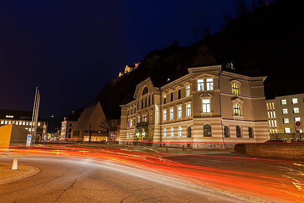 国会議事堂のファドゥーツ - liechtenstein ストックフォトと画像