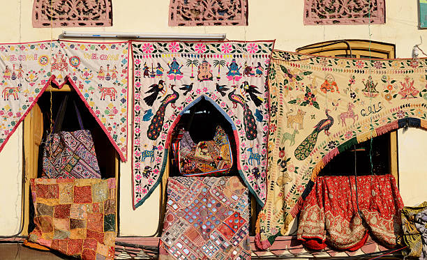 traditionelle, farbenfrohe indische stoff textil, rajasthan, indien - quilt patchwork pattern indian culture stock-fotos und bilder