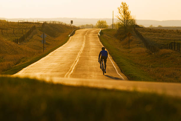 droga rowerze jeździć - racing bicycle bicycle cycling yellow zdjęcia i obrazy z banku zdjęć