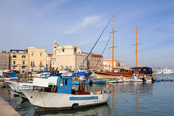 trani - jetty mediterranean countries pier water stock-fotos und bilder