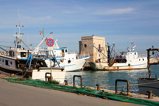 trani - jetty mediterranean countries pier water - fotografias e filmes do acervo