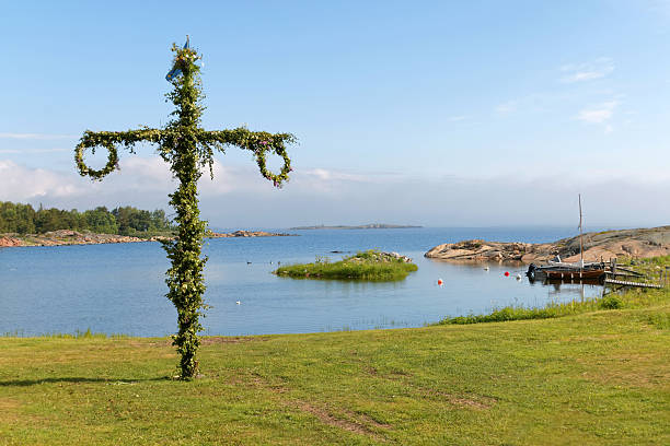 Maypole and the swedish archipelago in the background Maypole used to celebrate the midsummer, the arrival of the summer. The swedish archipelago in the background swedish summer stock pictures, royalty-free photos & images