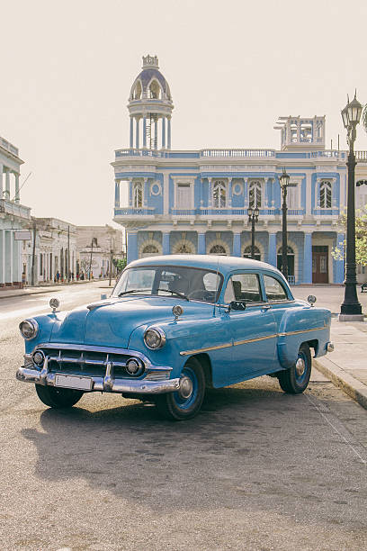 klasyczny niebieski samochód poza ferrer palace, cienfuegos - cuba cuban culture car collectors car zdjęcia i obrazy z banku zdjęć