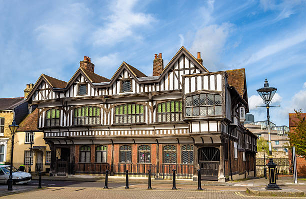 tudor house nel centro città di southampton, inghilterra - southampton tudor style house hampshire foto e immagini stock