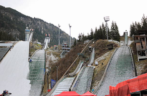 skoki narciarskie, stadion erdinger arena. oberstdorf, bawaria, niemcy. - oberstdorf zdjęcia i obrazy z banku zdjęć