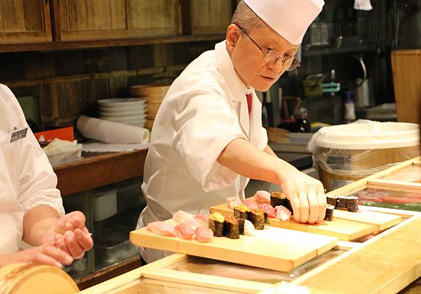 sushi chef w tsukiji - fish market prepared fish seafood photography zdjęcia i obrazy z banku zdjęć