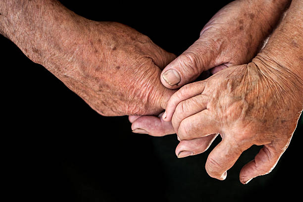 istock Wrinkled hands of two people 479274700