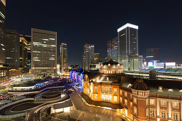 estação de tóquio 100 anos aniversário acender no japão - tokyo station railroad station chiyoda ward building exterior imagens e fotografias de stock