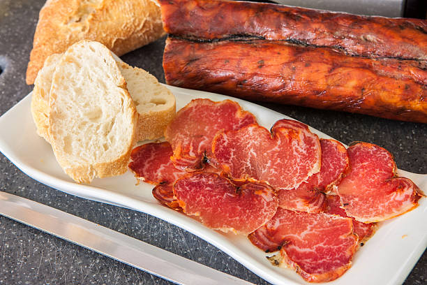 espanhol prosciutto - serrano chilli pepper meat ham spain imagens e fotografias de stock