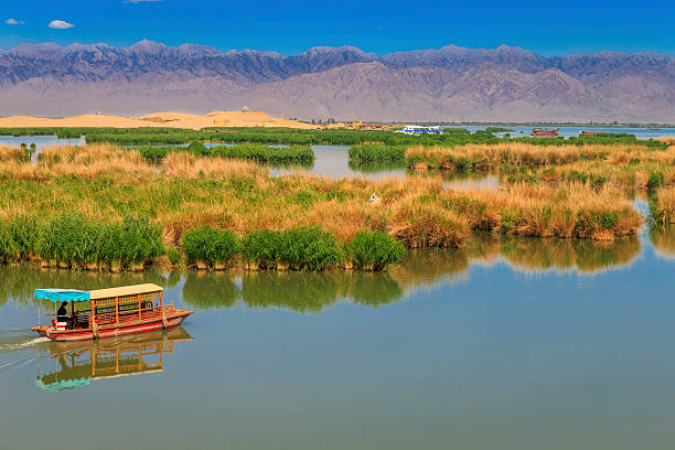 sabbia lago (shahu) national park, yinchuan, ningxia della cina - guyuan foto e immagini stock