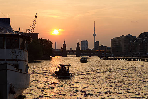 istock Berlin skyline - sunset over tv tower, oberbaum bridge, spree 479303280