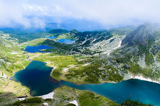 sieben rila seen blick - season lake cloudscape horizon stock-fotos und bilder