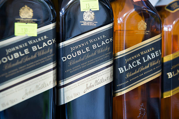 johnnie walker - johnnie walker scotch whisky whisky alcohol photos et images de collection