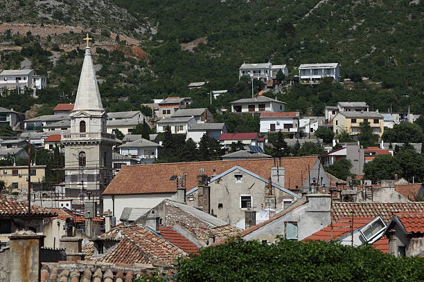 die-stadt senj em kroatien - hausdach imagens e fotografias de stock