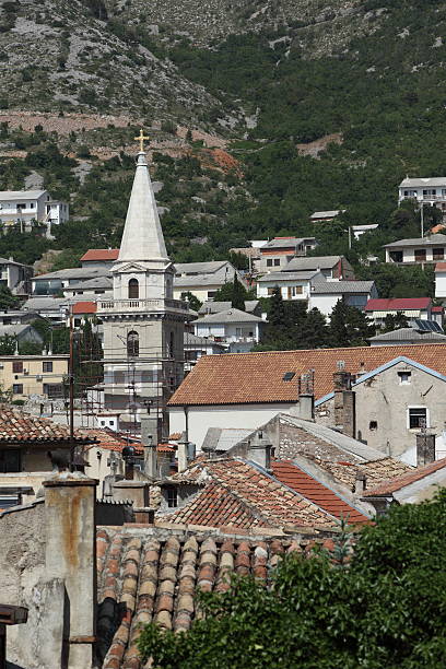 die ciudad en kroatien senj - hausdach fotografías e imágenes de stock