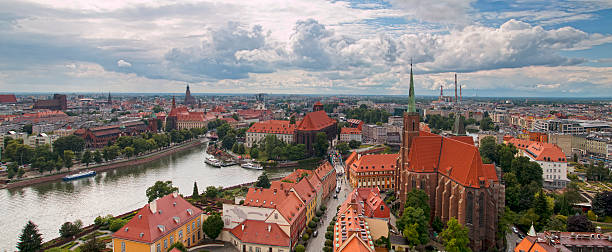 istock Wroclaw old town panorama 479311912
