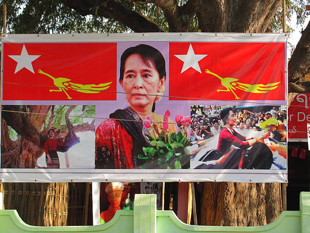 aung san suu kyi - burmese culture photos et images de collection