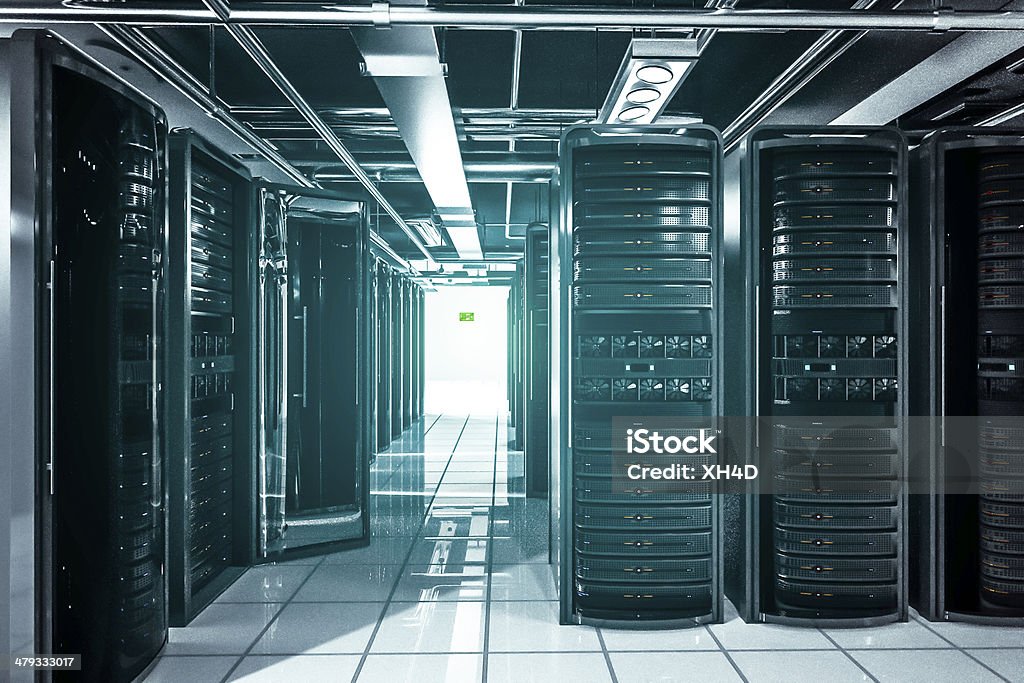 Сетевые серверы стойки - Стоковые фото Сетевой сервер роялти-фри