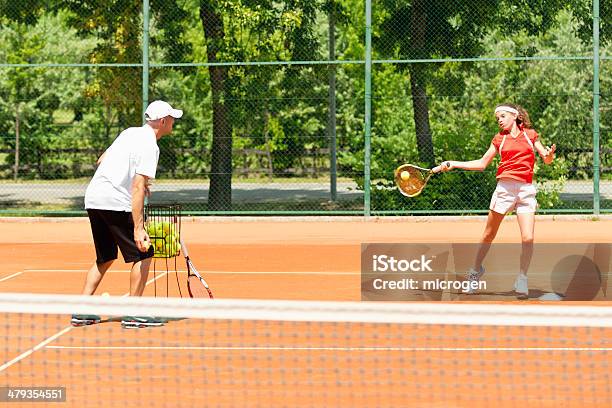 Lezione Di Tennis - Fotografie stock e altre immagini di Abbigliamento da tennis - Abbigliamento da tennis, Abbigliamento sportivo, Adolescente