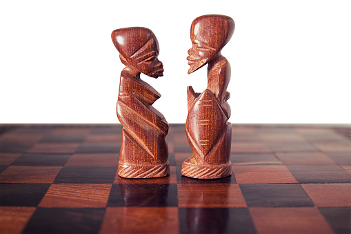 Pareja, esposo y esposa, representada por el ajedrez dos piezas photo