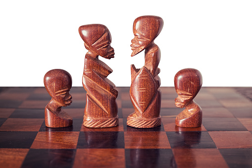 Familia marido mujer y dos hijos representado por el ajedrez photo