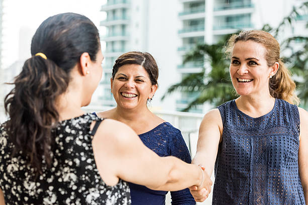 istock Friend meets friends 479386680