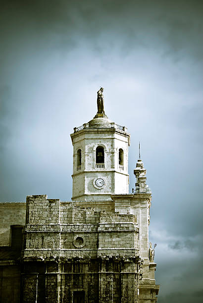 torre bell de la catedral - religion christianity bell tower catholicism fotografías e imágenes de stock