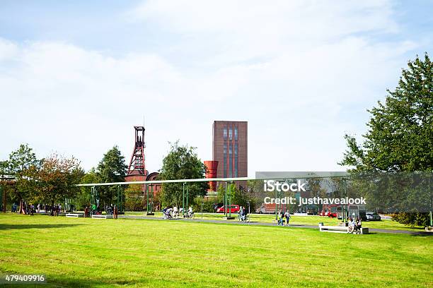 Zeche Zollverein Kunstschacht Von Gesehen Von Sanaagebäude Stockfoto und mehr Bilder von 2015