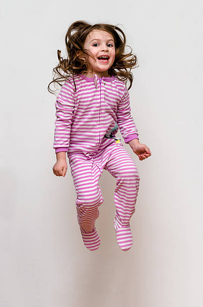 happy kid pijamas salto - ropa de dormir fotografías e imágenes de stock