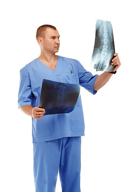 portret młody mężczyzna lekarz z medyczne, chirurgiczne jednolite - surgeon isolated paramedic operating room zdjęcia i obrazy z banku zdjęć