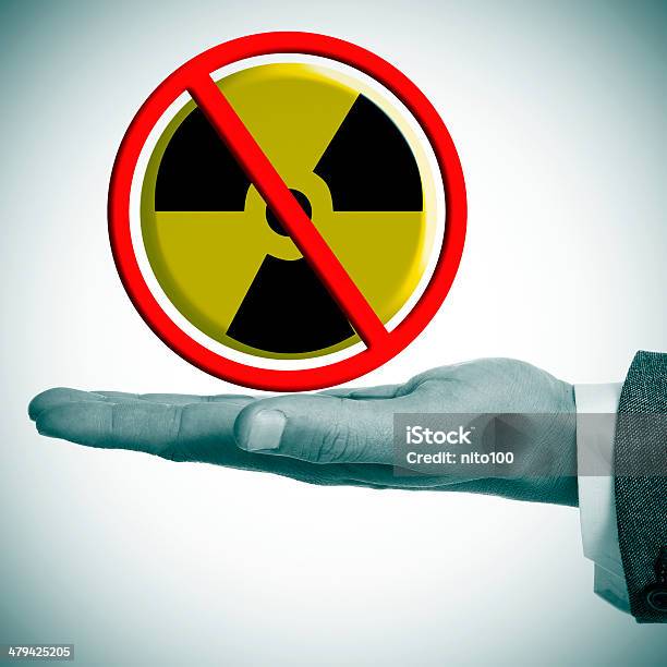 Não Energia Nuclear - Fotografias de stock e mais imagens de Adulto - Adulto, Amarelo, Armamento