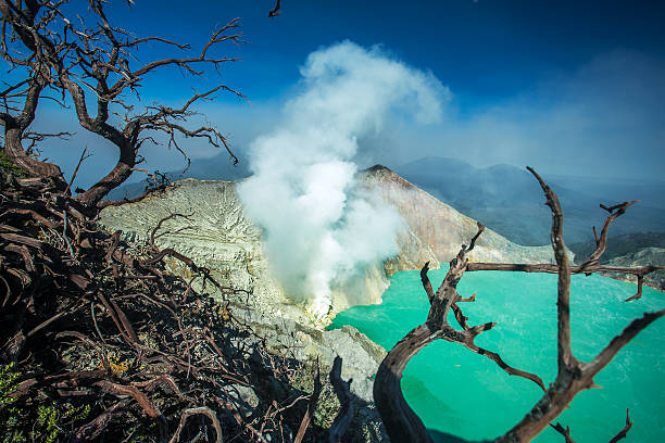 istock Sunrise at Ijen Crater, panoramic view, Indonesia 479427252