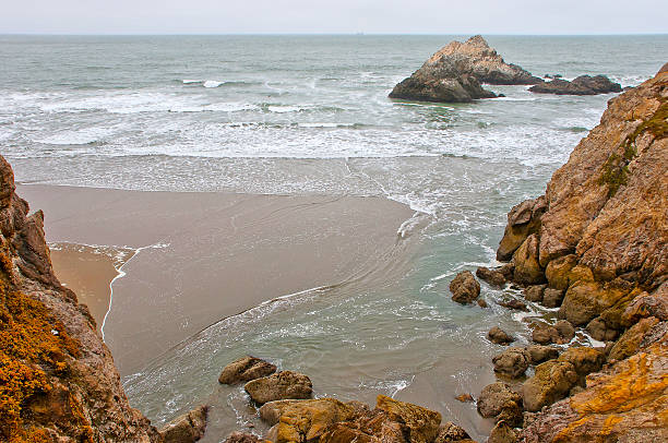 Bay is in the Pacific ocean