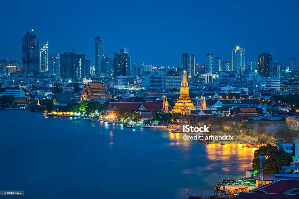 วัดอรุณราชวรารามยามพลบค่ํา, กรุงเทพ, วัดประเทศไทย - ไม่มีค่าลิขสิทธิ์ 2015 ภาพสต็อก