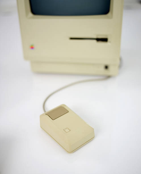 apple macintosh 128 k desde 1984, el vintage imac - apple macintosh old computer retro revival fotografías e imágenes de stock