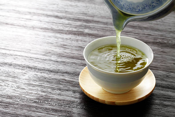 green tee - japanese tea cup stock-fotos und bilder