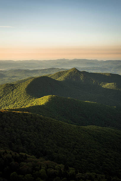 warme blue ridge mountain sunrise - wnc stock-fotos und bilder