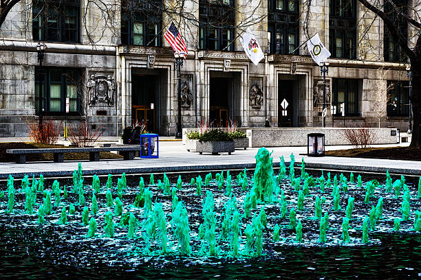 verde fonte em daley plaza saint patricks day, chicago - american flag architectural feature architecture chicago - fotografias e filmes do acervo