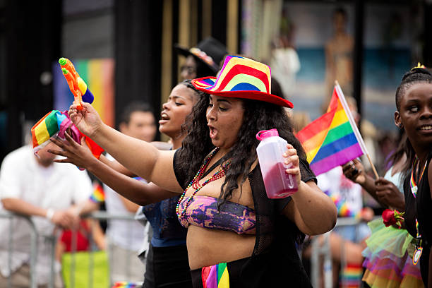 뉴욕시행 (게이) 프라이드 퍼레이드 2015 - homosexual gay man pride greenwich village 뉴스 사진 이미지