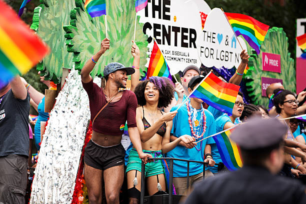 cidade de nova york parada orgulho gay de 2015 - homosexual gay man pride greenwich village - fotografias e filmes do acervo