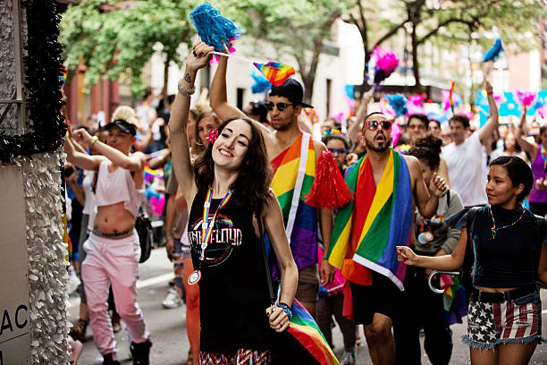 뉴욕시행 (게이) 프라이드 퍼레이드 2015 - homosexual gay man pride greenwich village 뉴스 사진 이미지