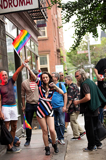 뉴욕시행 (게이) 프라이드 퍼레이드 2015 - homosexual gay man pride greenwich village 뉴스 사진 이미지
