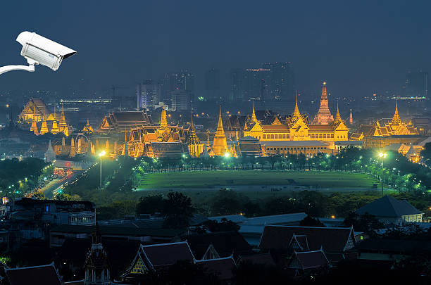 cámara de seguridad detecta famosa atracción. en bangkok - grand palace audio fotografías e imágenes de stock
